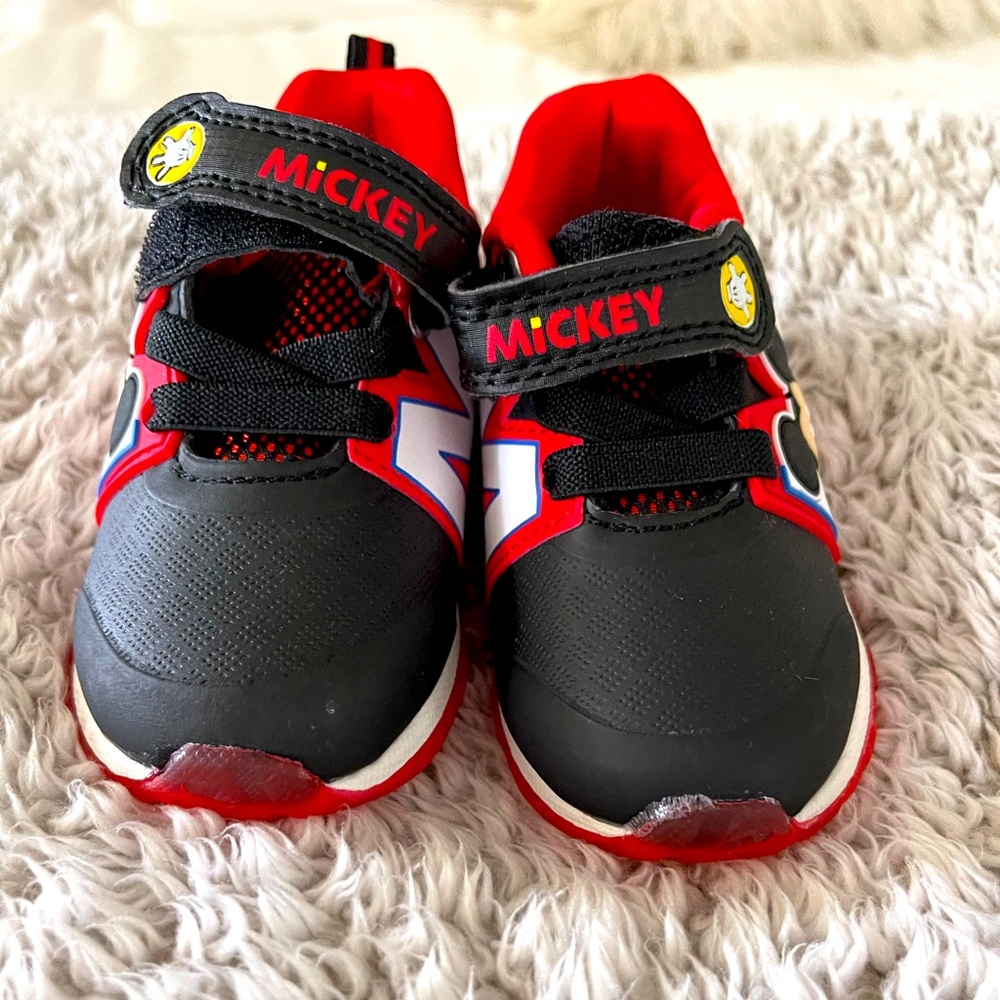 Toddler size 7 Mickey Mouse light up sneakers